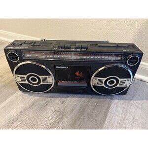 Magnavox D 8050 Boombox AM/FM Radio Cassette Recorder(only Am/fm Works)